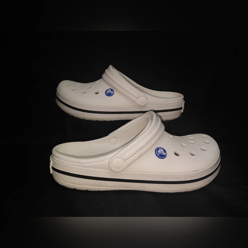 CROCS Classic White Clogs with Black Stripe Sz M6 - W8
